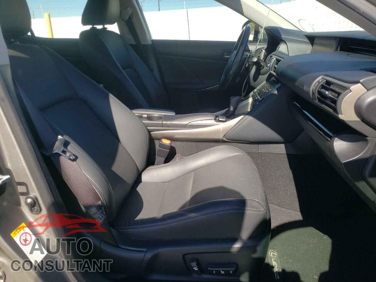 LEXUS IS 2017 - JTHBA1D27H5041939