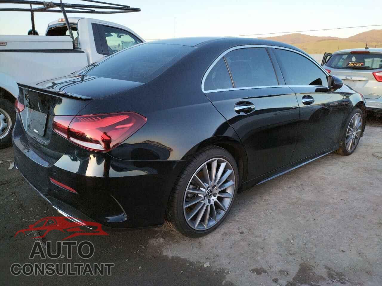 MERCEDES-BENZ A-CLASS 2019 - WDD3G4EB2KW027863
