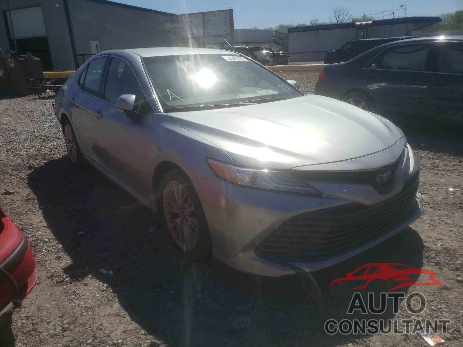TOYOTA CAMRY 2018 - 4T1B11HK2JU070199