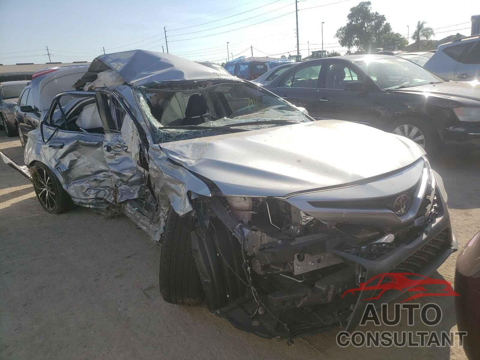 TOYOTA CAMRY 2018 - 4T1B11HK5JU155800