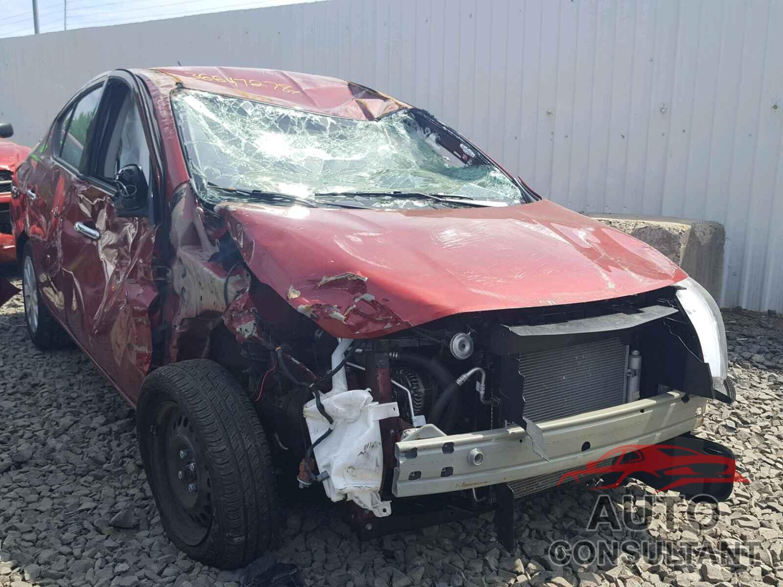 NISSAN VERSA 2018 - 3N1CN7AP3JL829574