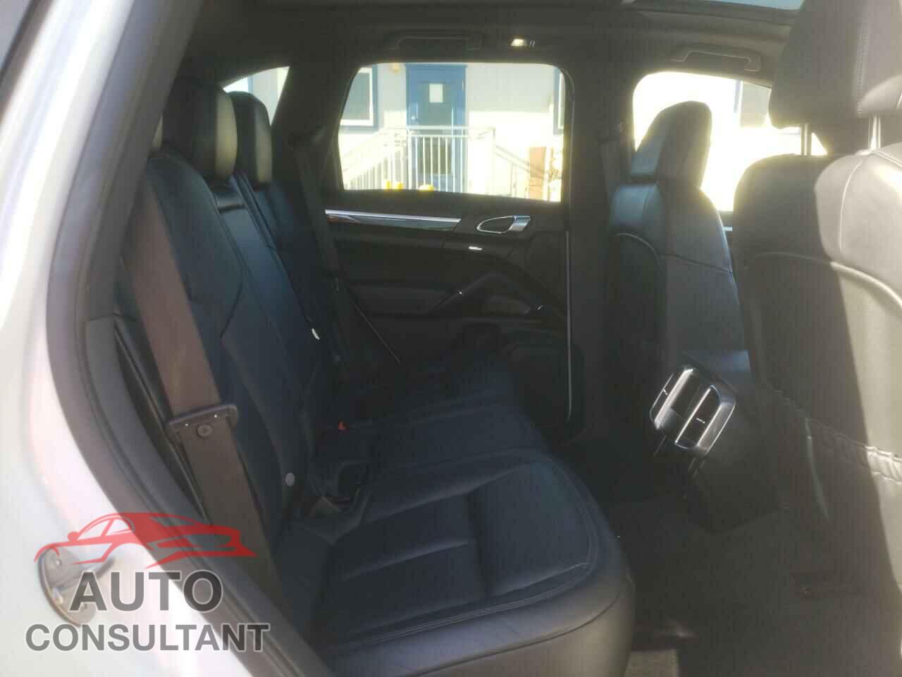 PORSCHE CAYENNE 2016 - WP1AA2A26GLA04901