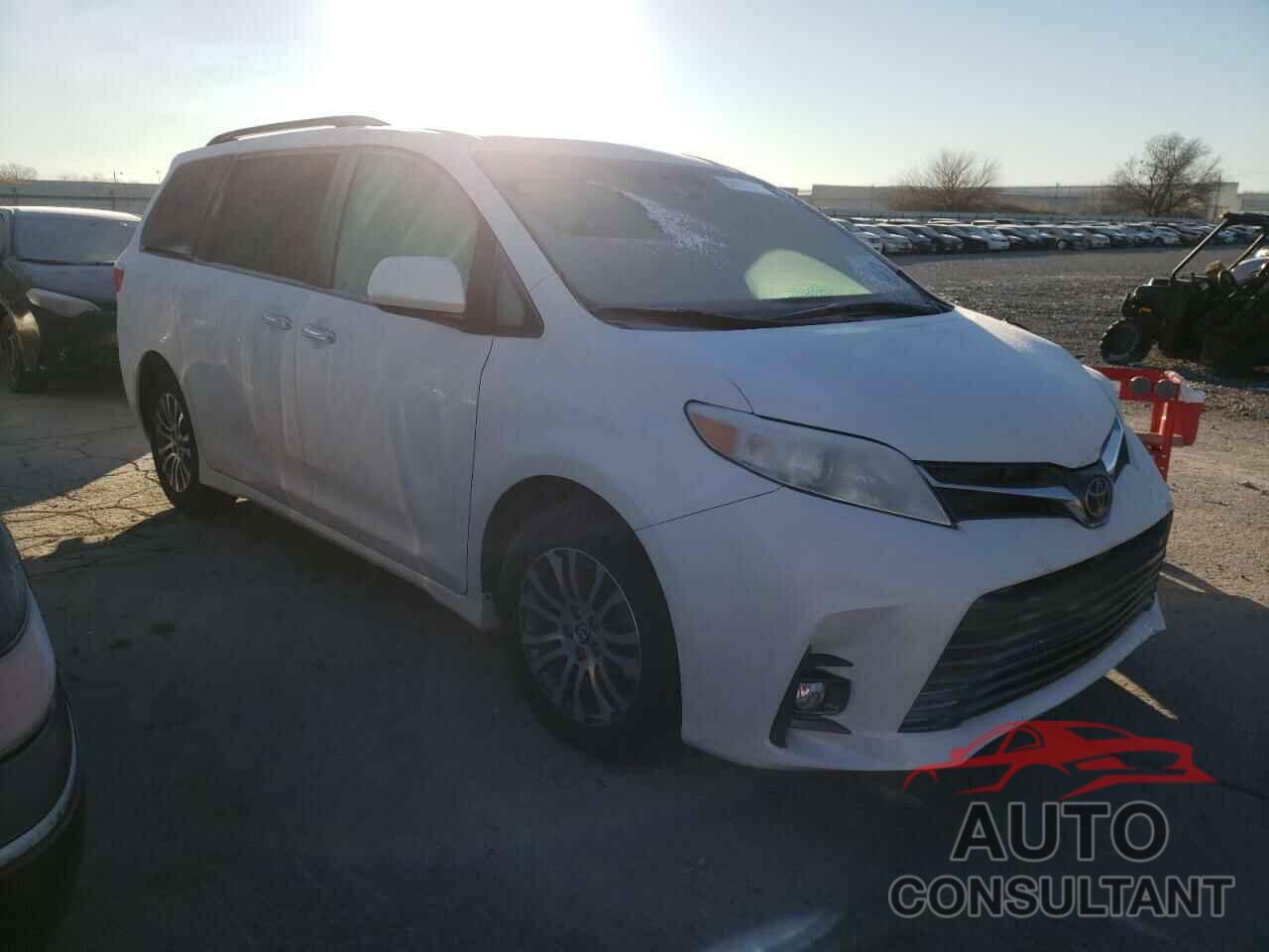 TOYOTA SIENNA 2018 - 5TDYZ3DC2JS911556