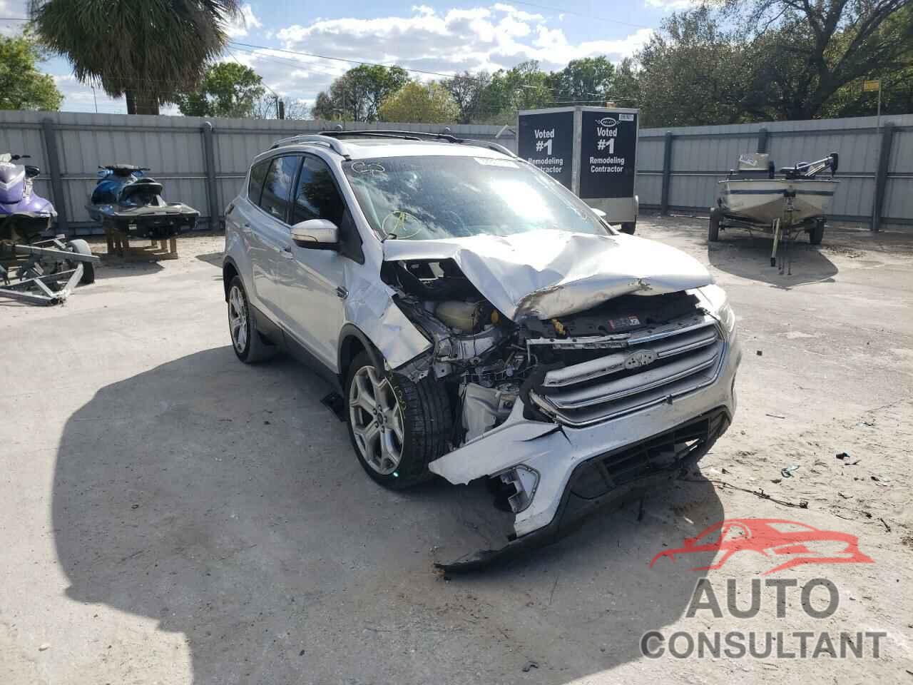 FORD ESCAPE 2017 - 1FMCU0J9XHUC73073