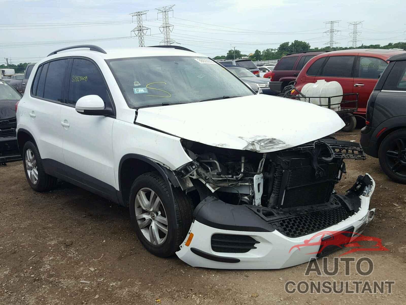 VOLKSWAGEN TIGUAN S 2015 - WVGAV7AX0FW514314