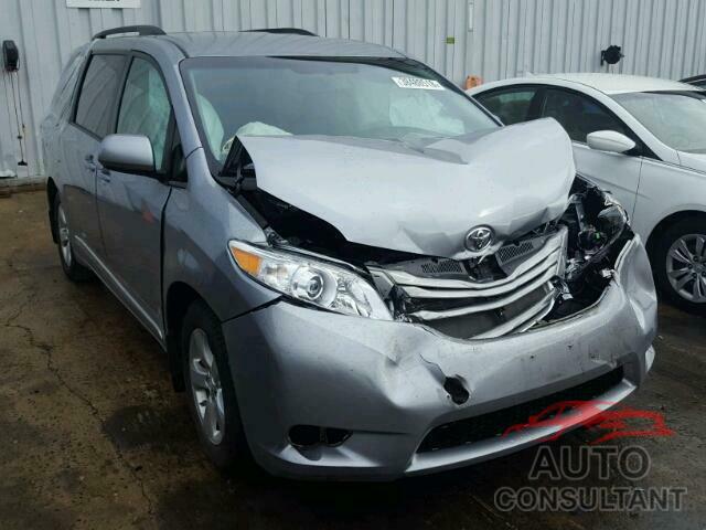 TOYOTA SIENNA LE 2017 - 5TDKZ3DC0HS820771