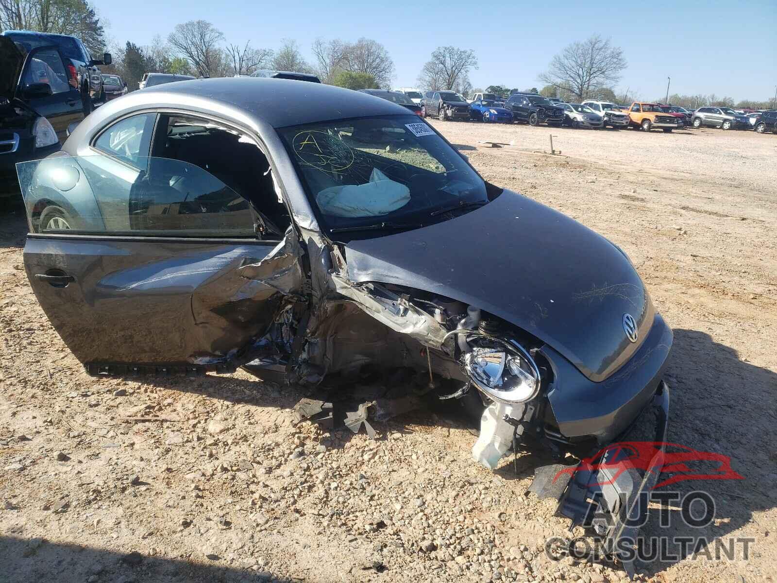VOLKSWAGEN BEETLE 2018 - 3VWFD7AT7JM709570