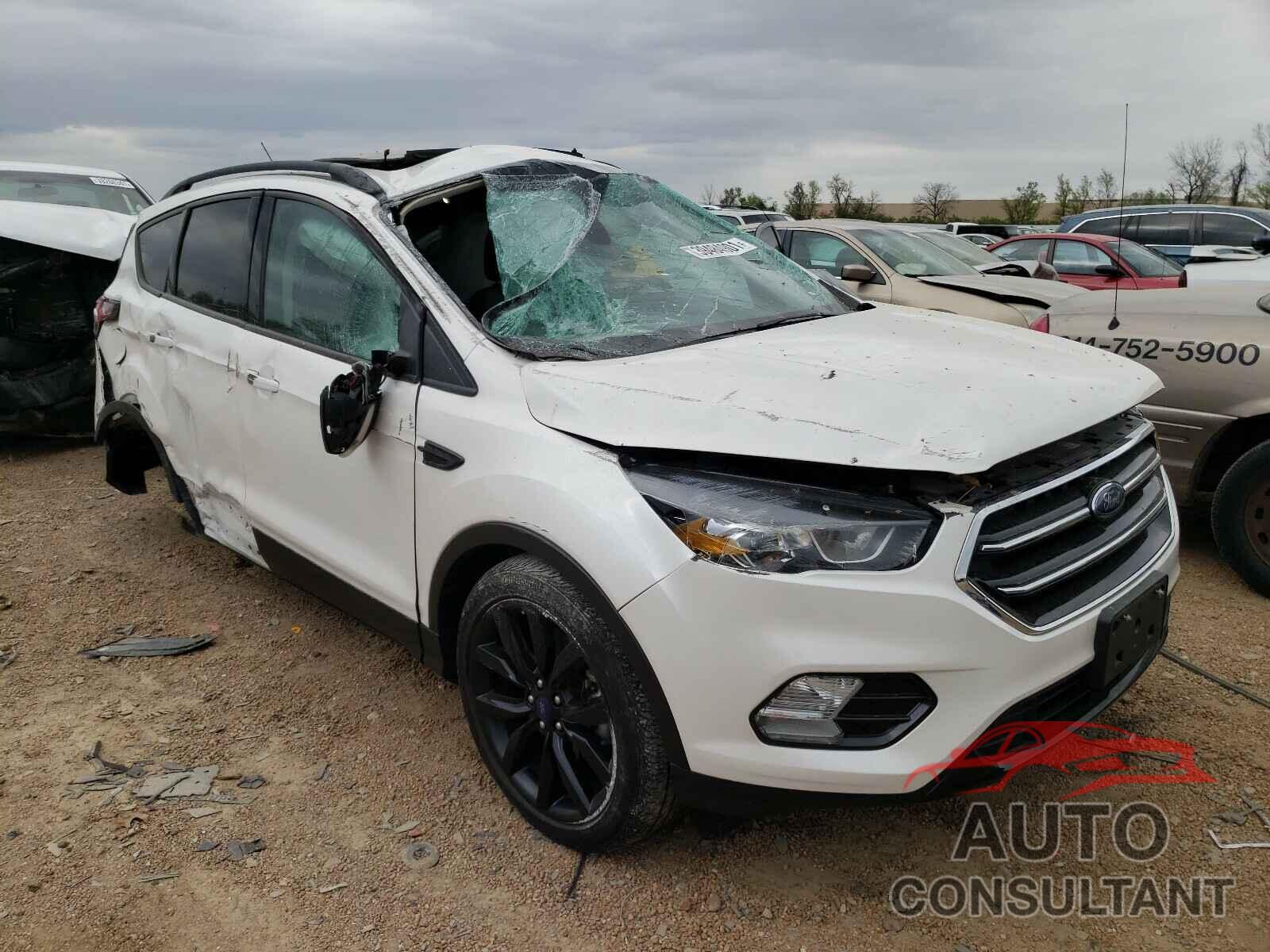 FORD ESCAPE 2017 - 1FMCU0J90HUD28341