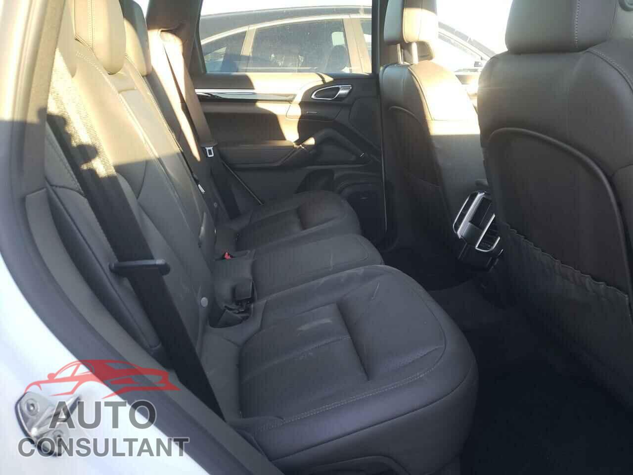 PORSCHE CAYENNE 2017 - WP1AA2A21HKA86883