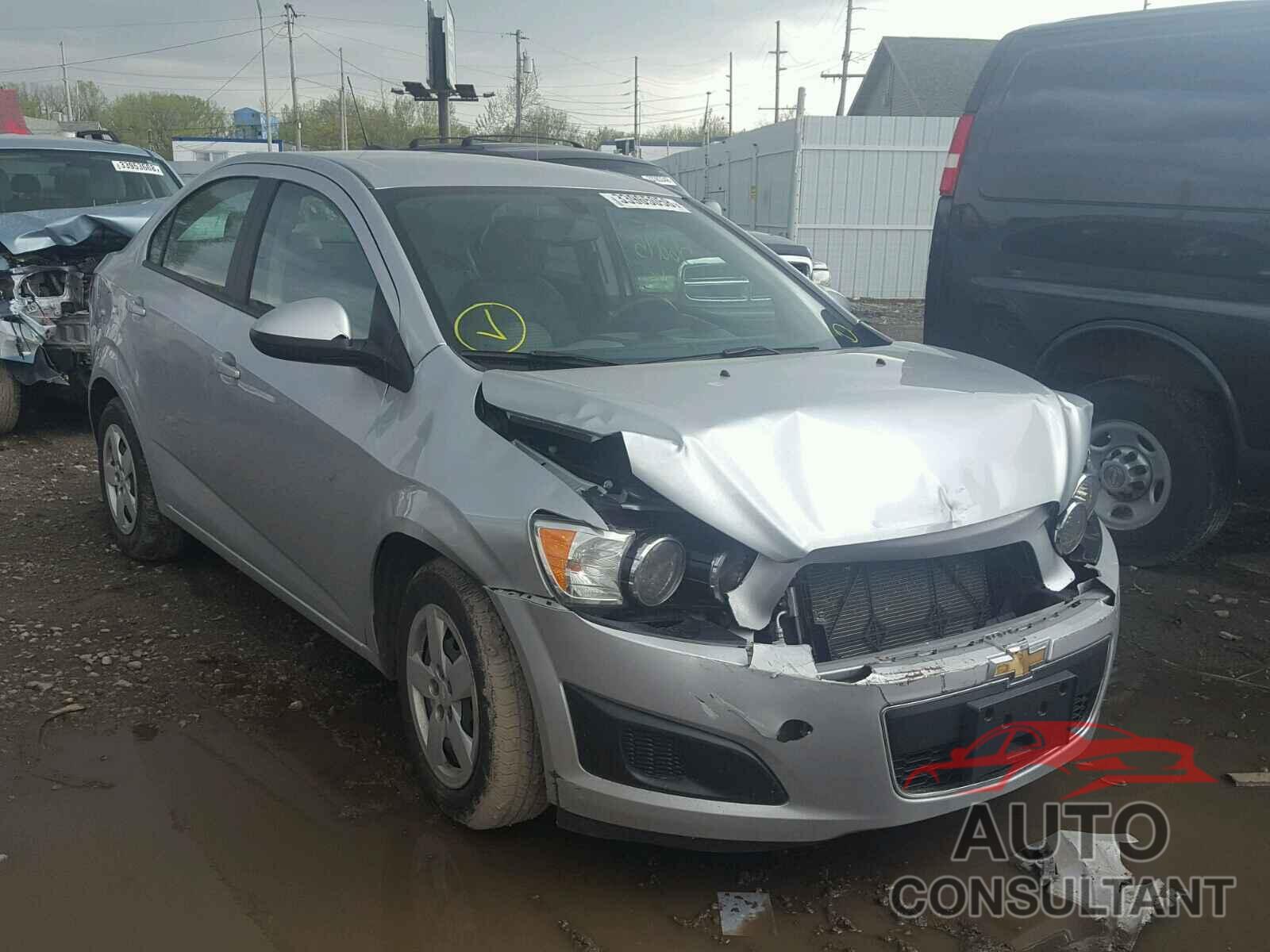 CHEVROLET SONIC 2015 - 1G1JA5SH0F4112647