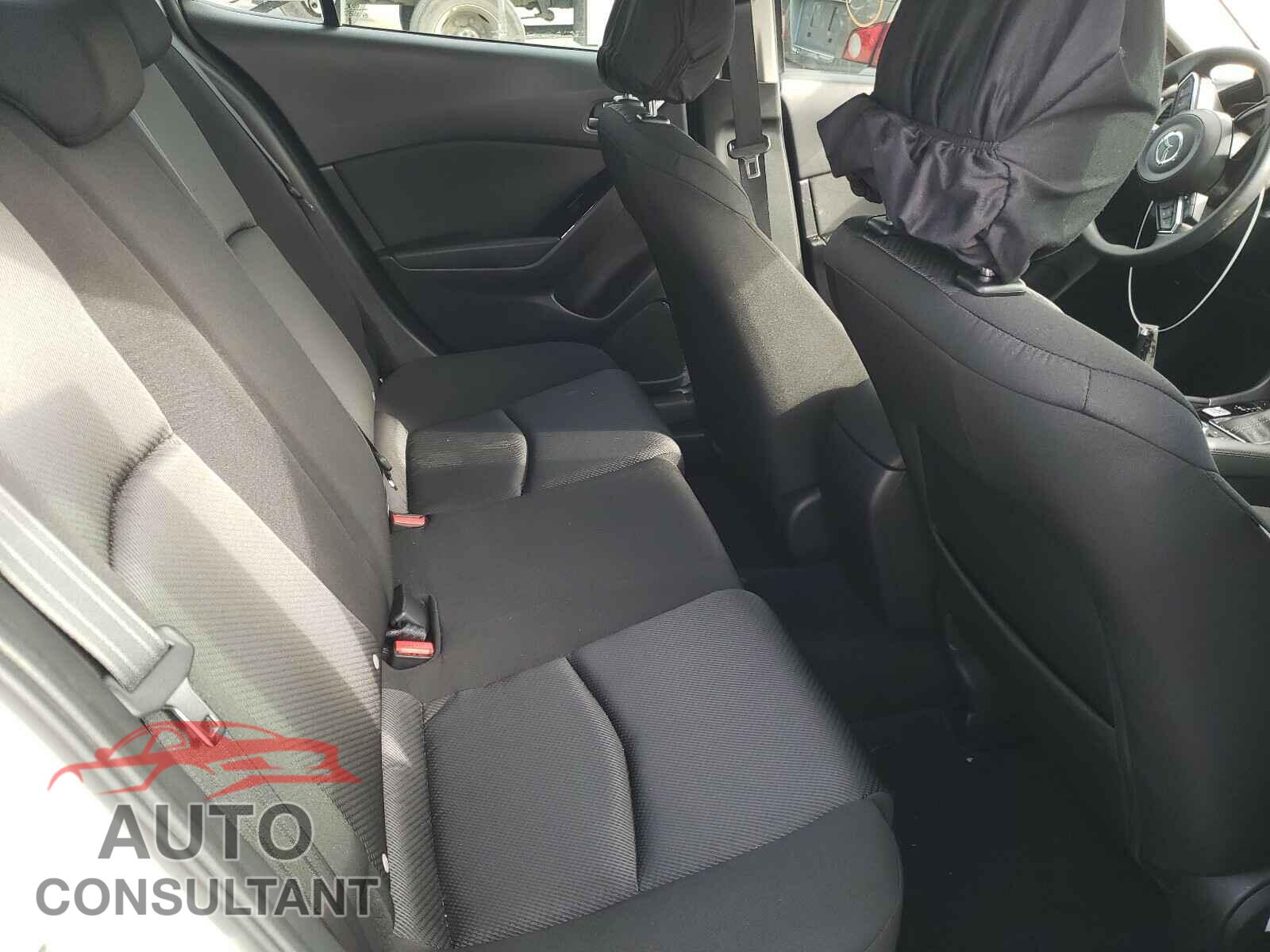 MAZDA 3 2018 - 3MZBN1U76JM185478