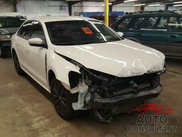 VOLKSWAGEN PASSAT 2015 - 1VWAT7A32FC056104