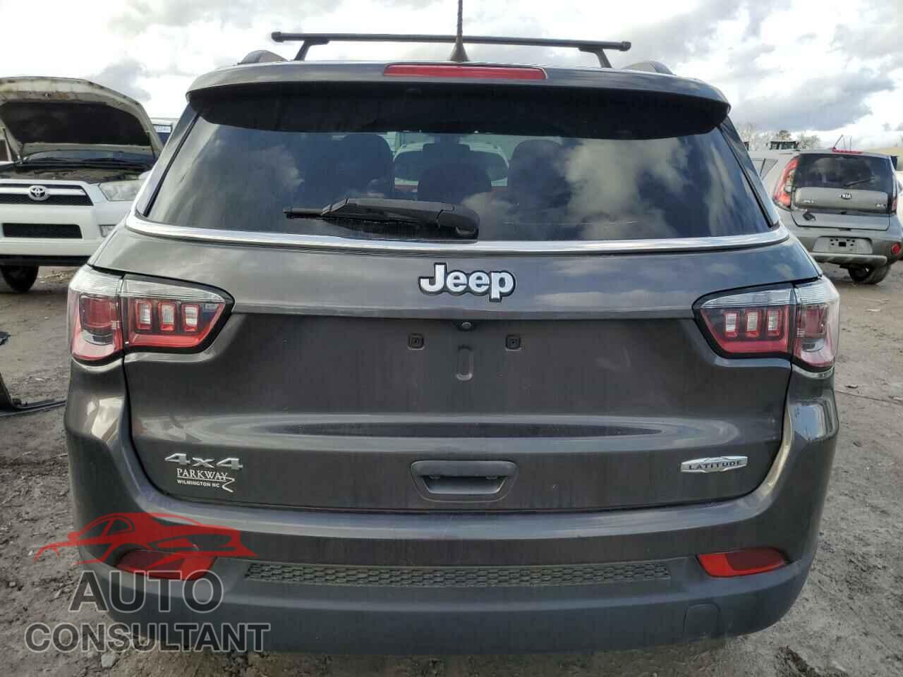 JEEP COMPASS 2018 - 3C4NJDBB2JT199517