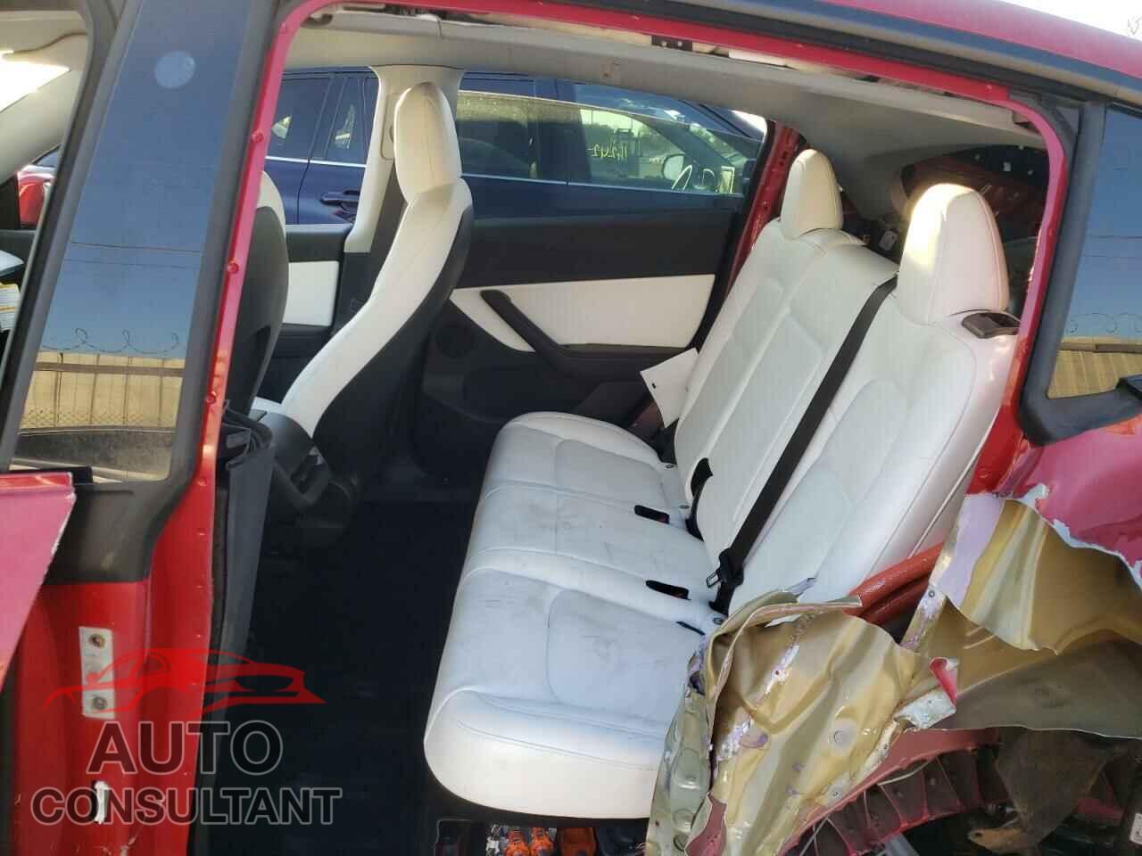 TESLA MODEL Y 2021 - 5YJYGDEE5MF264137