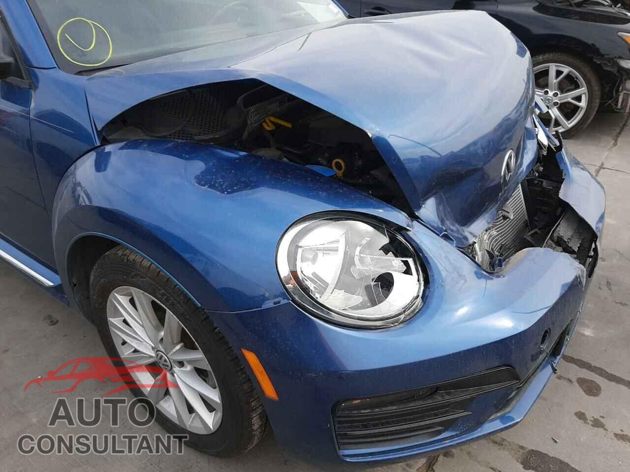 VOLKSWAGEN BEETLE 2018 - 3VWFD7AT8JM707102