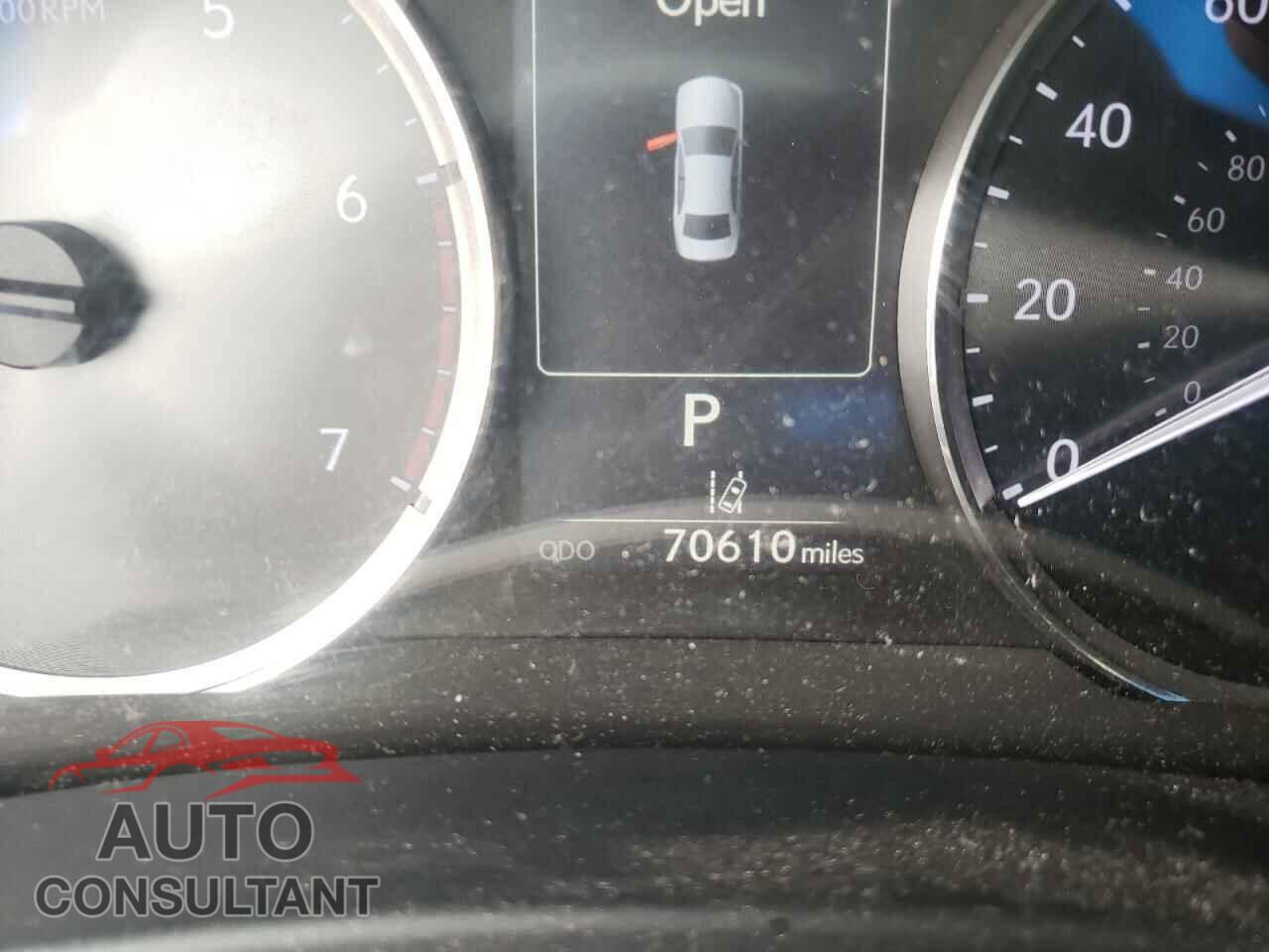 LEXUS IS 2018 - JTHBA1D29J5062815