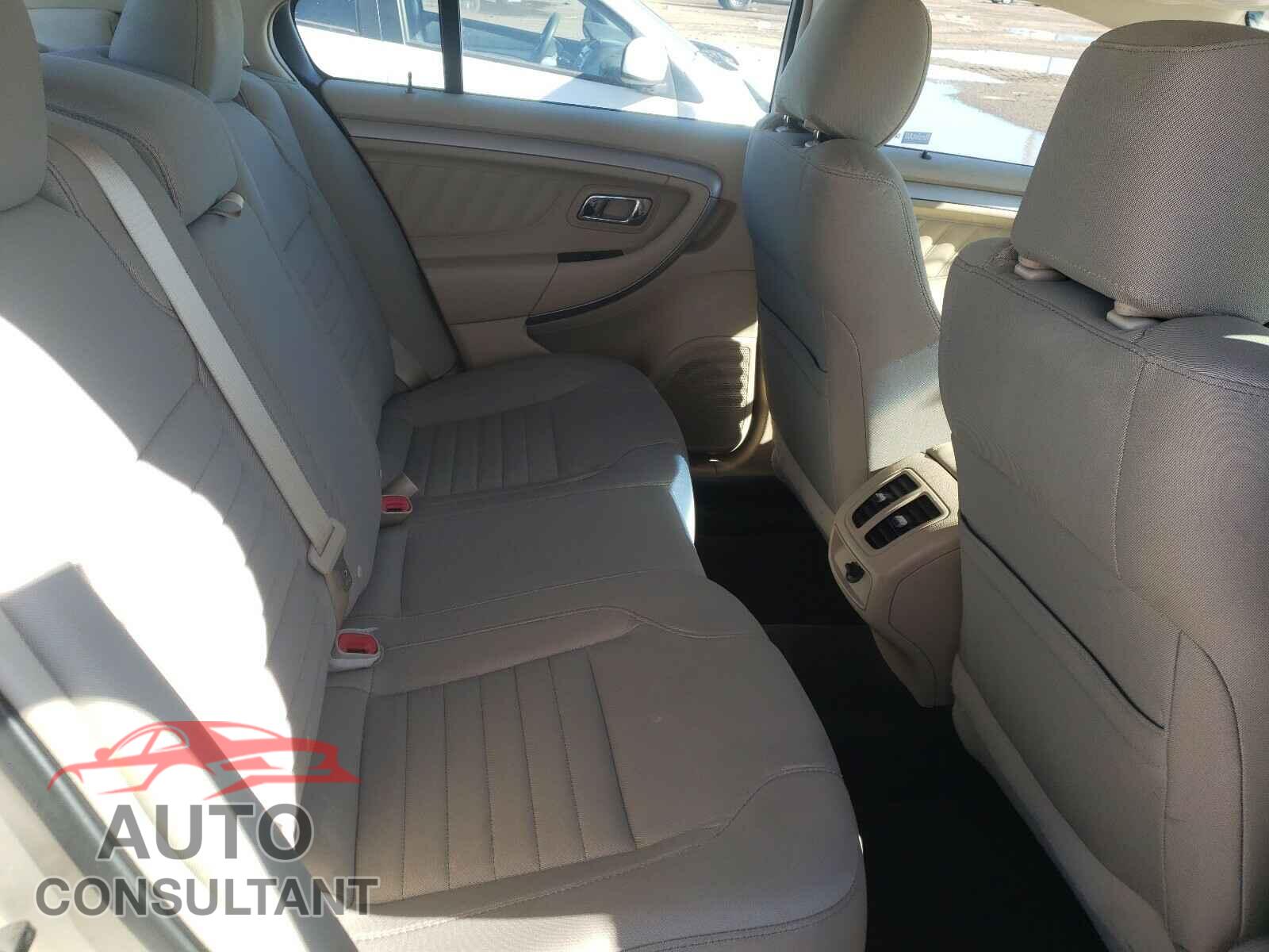 FORD TAURUS 2018 - 1FAHP2D82JG118771