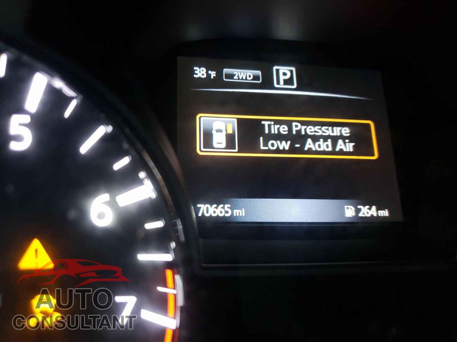 NISSAN PATHFINDER 2017 - 5N1DR2MMXHC641484