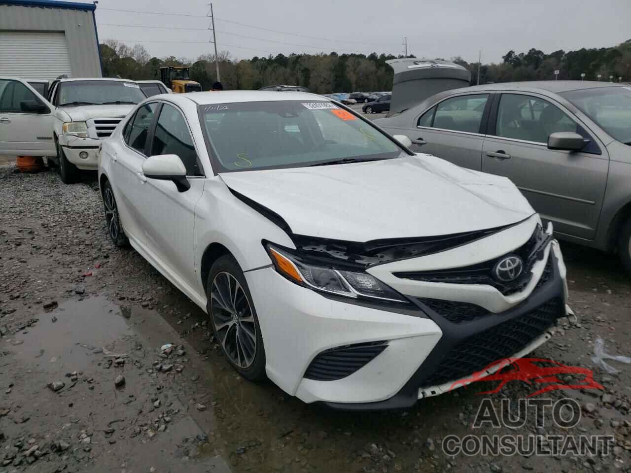 TOYOTA CAMRY 2018 - 4T1B11HK2JU071742