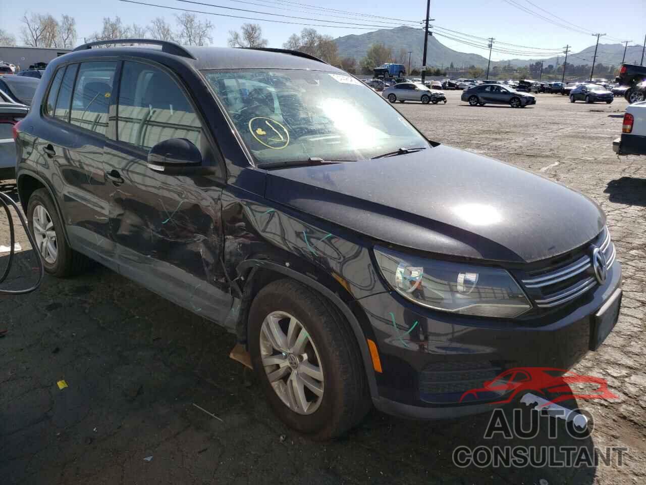 VOLKSWAGEN TIGUAN 2017 - WVGAV7AX5HK003871