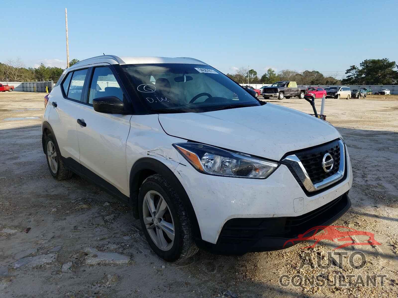 NISSAN KICKS 2018 - 3N1CP5CU8JL500693