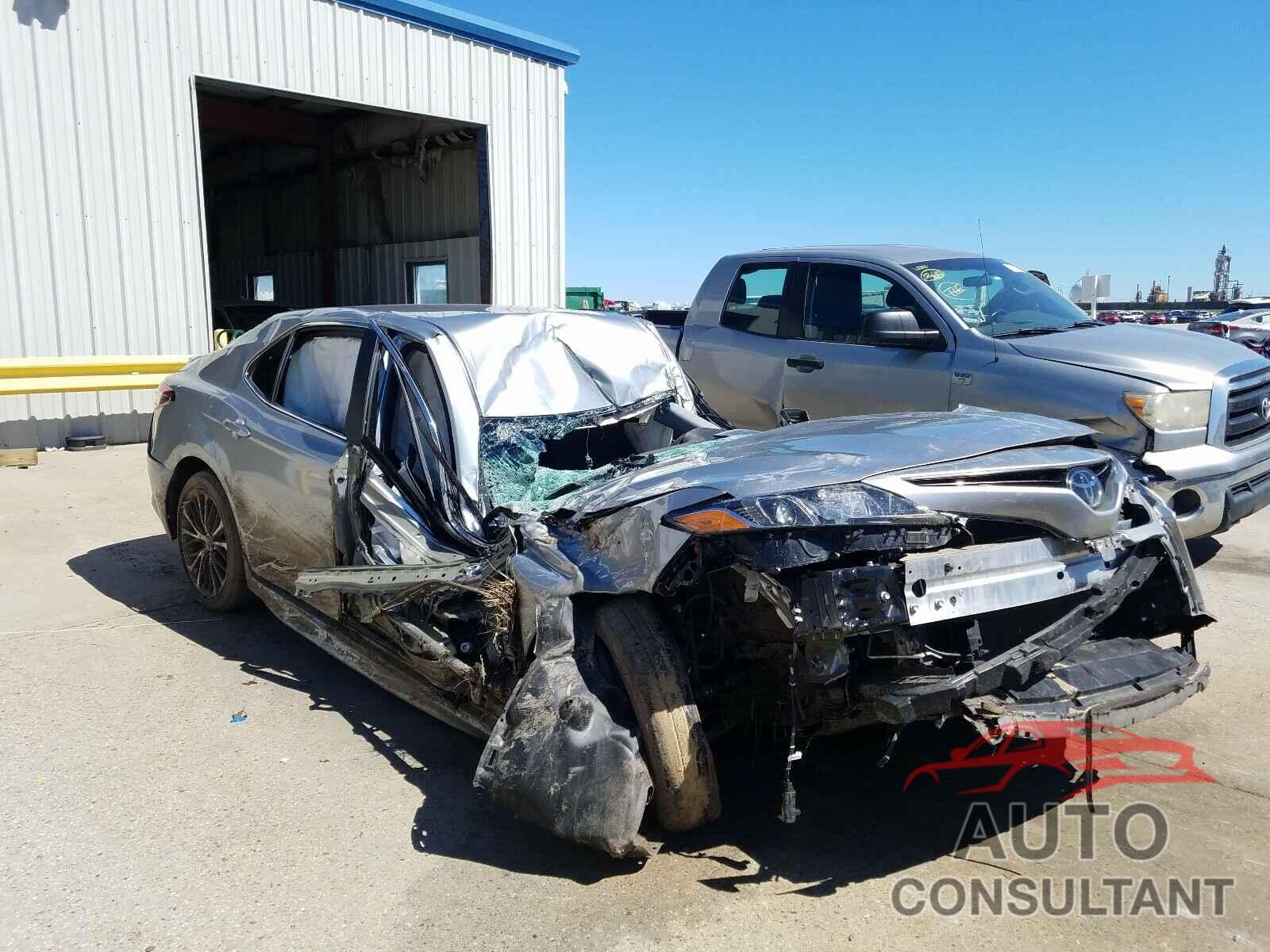 TOYOTA CAMRY 2018 - 4T1B11HK7JU088763
