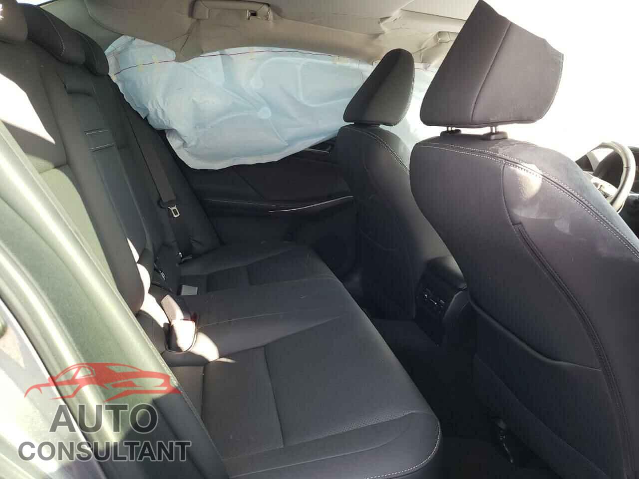 LEXUS IS 2017 - JTHBA1D20H5055178