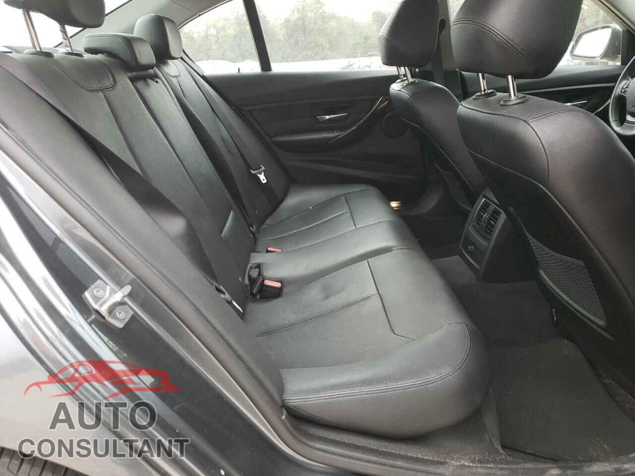 BMW 3 SERIES 2016 - WBA8E1G5XGNT36101