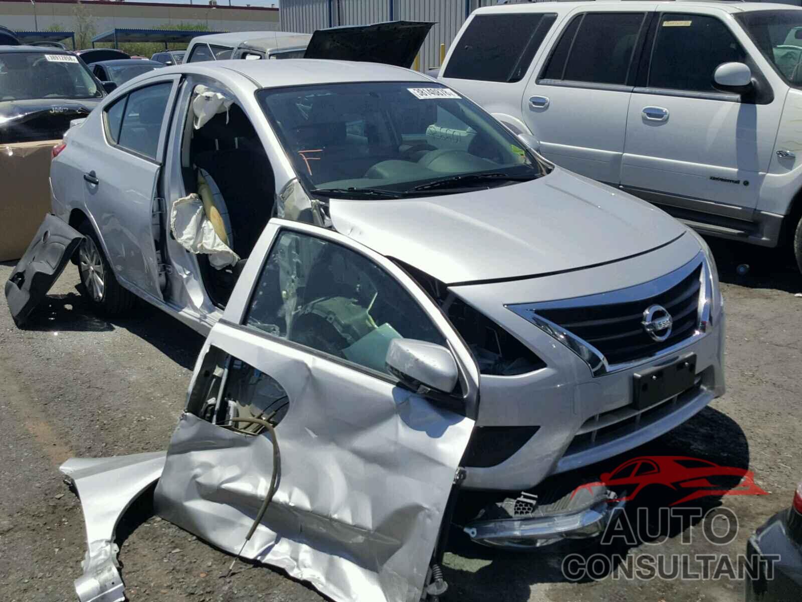 NISSAN VERSA 2018 - 3N1CN7AP4JL811715