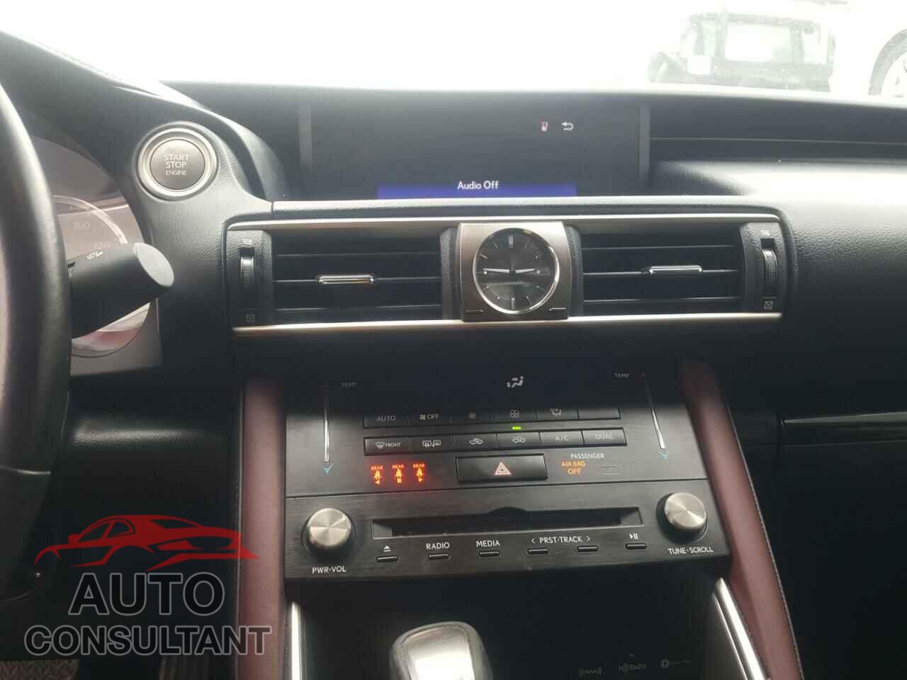 LEXUS IS 2017 - JTHBA1D23H5047432