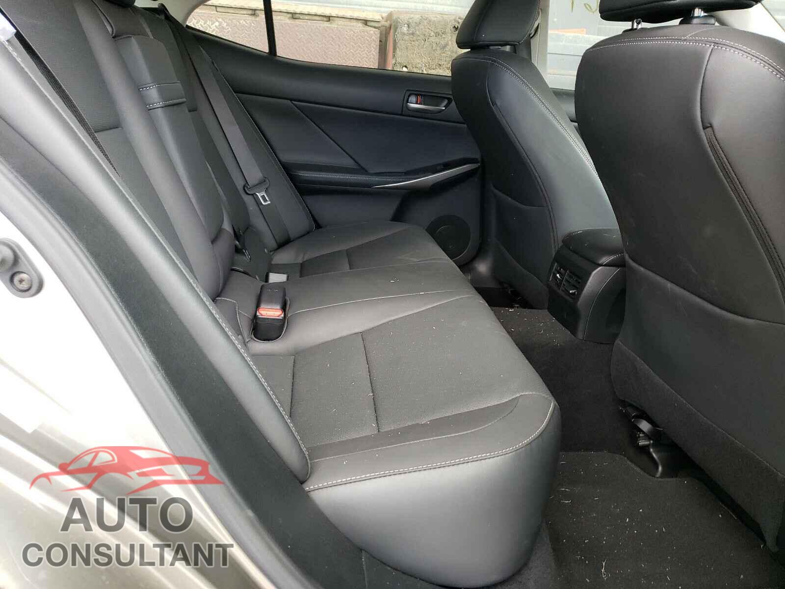 LEXUS IS 2018 - JTHBA1D2XJ5080093