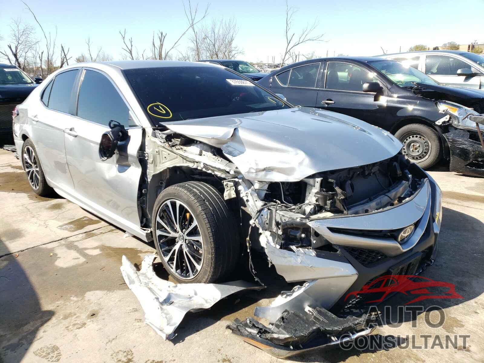 TOYOTA CAMRY 2018 - 4T1B11HK1JU620251