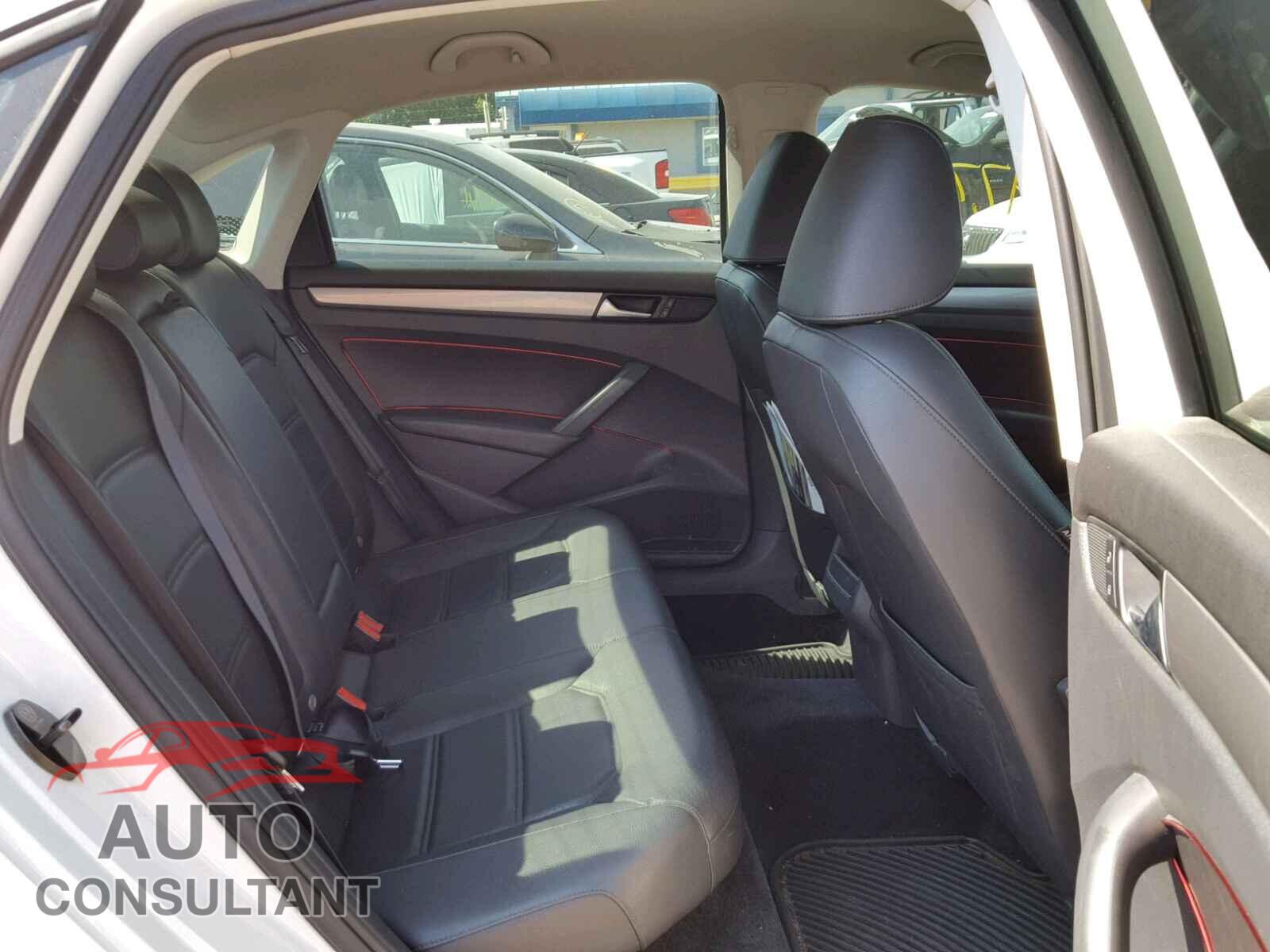 VOLKSWAGEN PASSAT 2015 - 1VWAS7A34FC009255