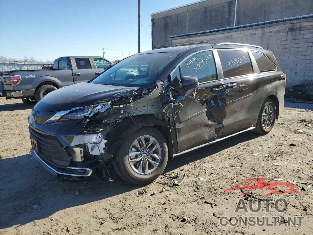 TOYOTA SIENNA 2023 - 5TDJRKEC1PS147234