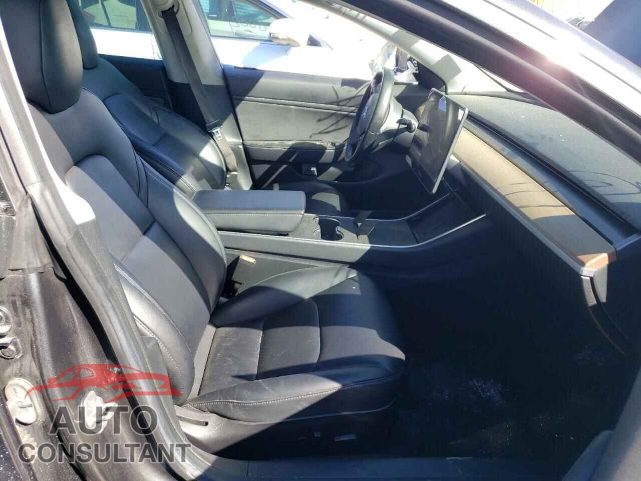 TESLA MODEL 3 2018 - 5YJ3E1EA0JF033282