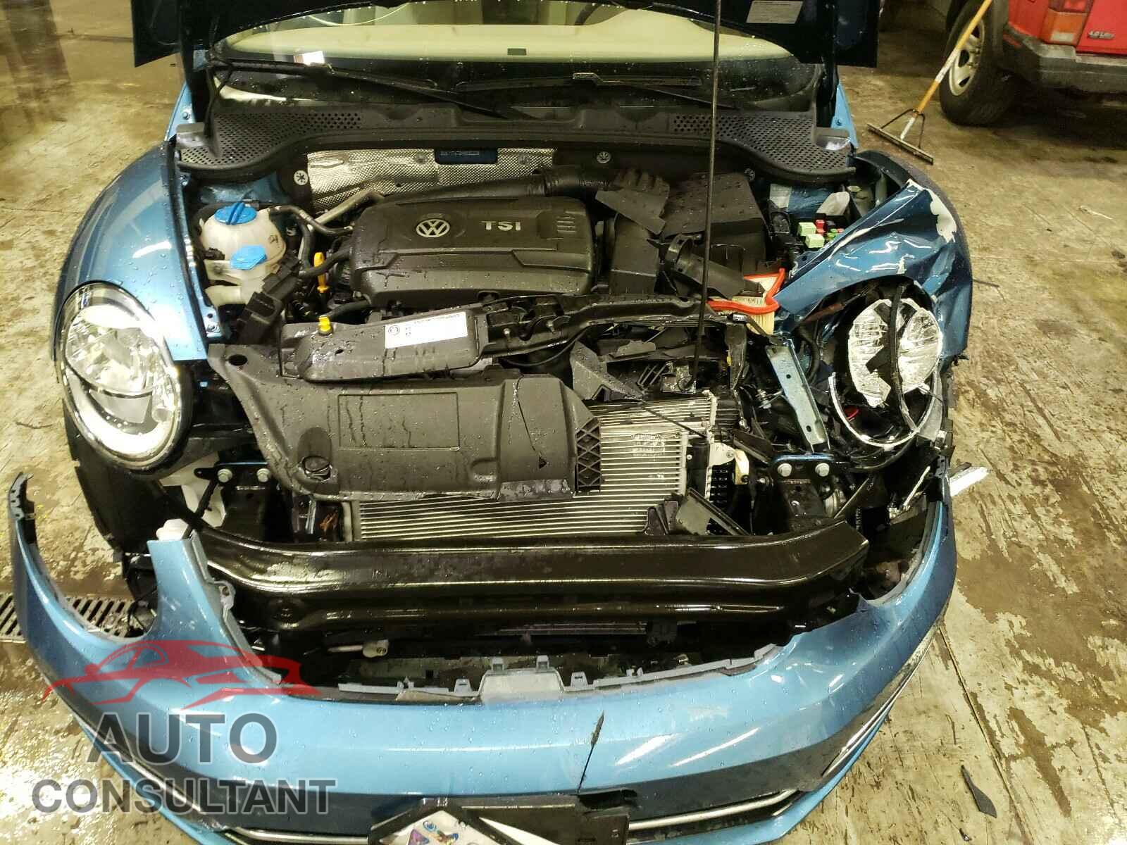 VOLKSWAGEN BEETLE 2017 - 3VWJ17AT6HM630209