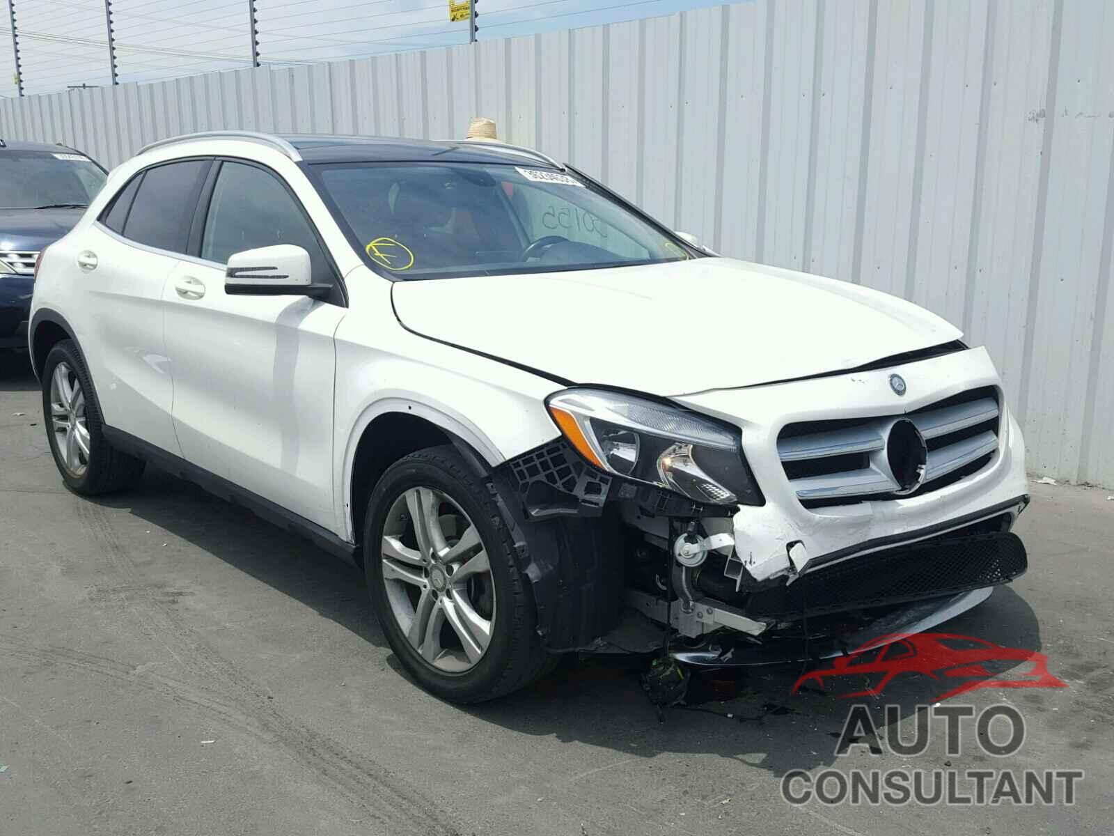 MERCEDES-BENZ GLA250 2015 - WDCTG4EB3FJ136548