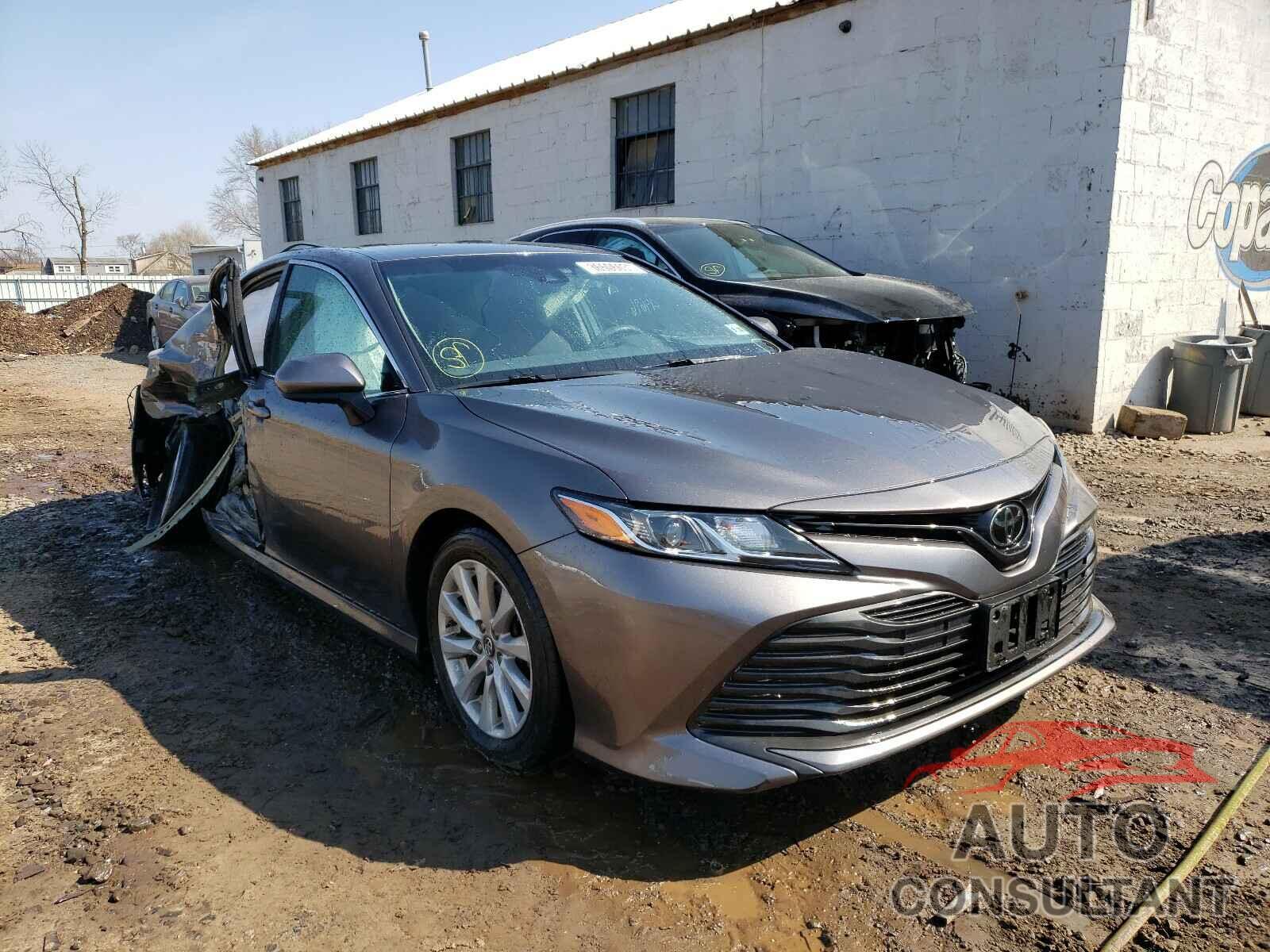 TOYOTA CAMRY 2018 - 4T1B11HK0JU503275