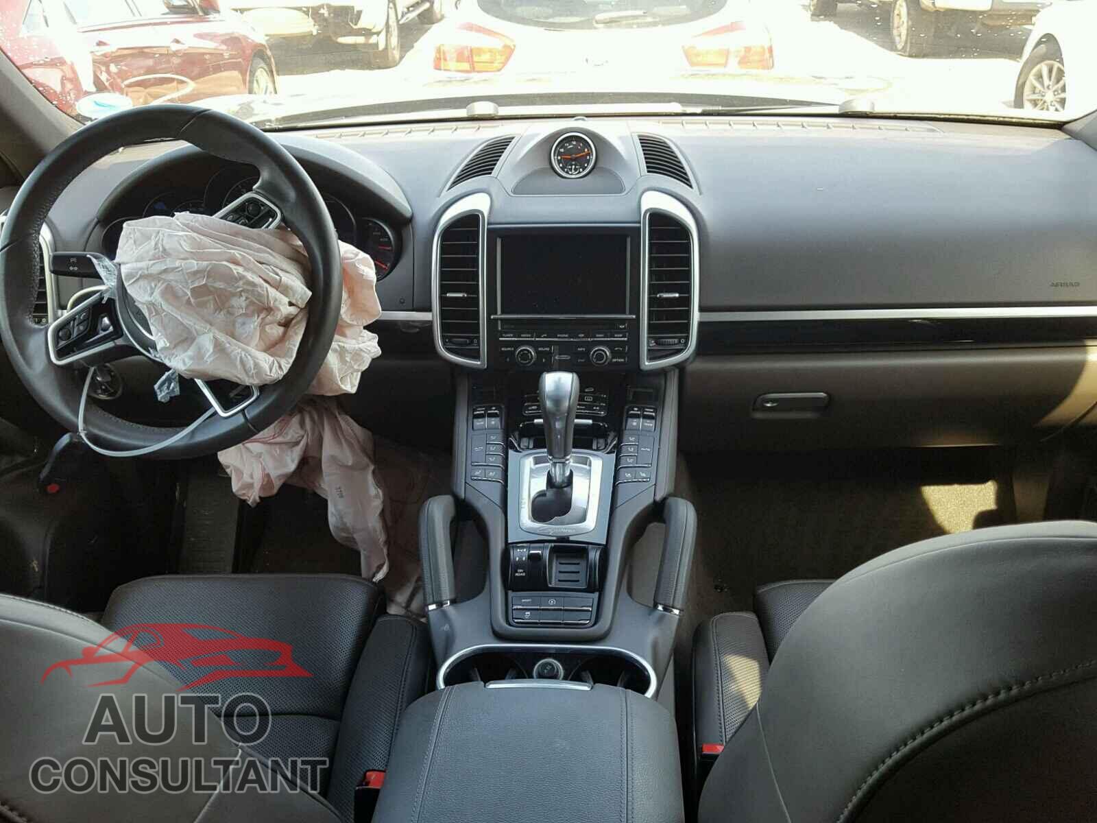 PORSCHE CAYENNE 2016 - WP1AA2A24GKA11352