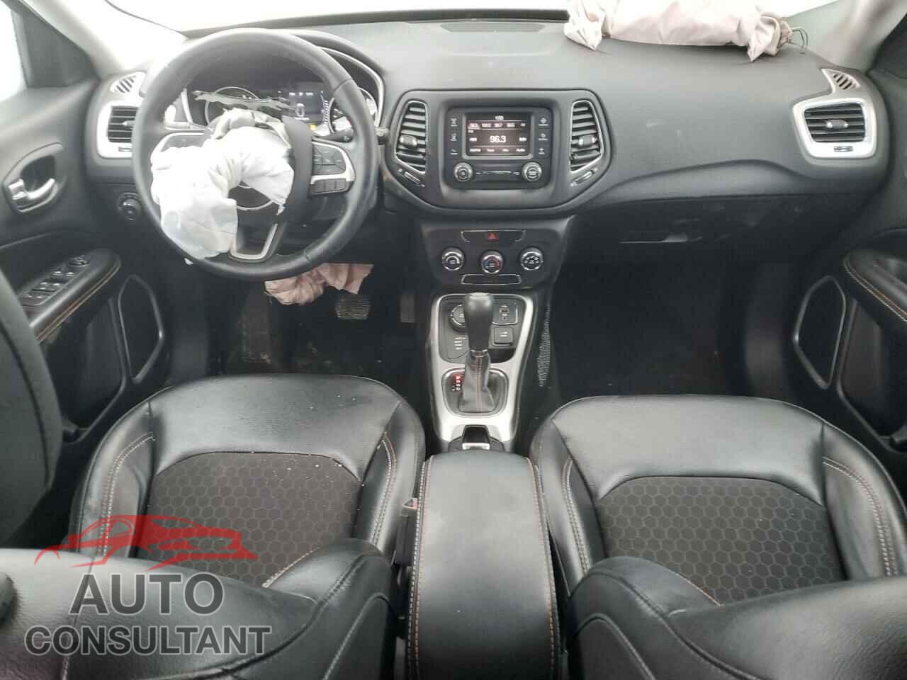 JEEP COMPASS 2018 - 3C4NJDBB2JT492849