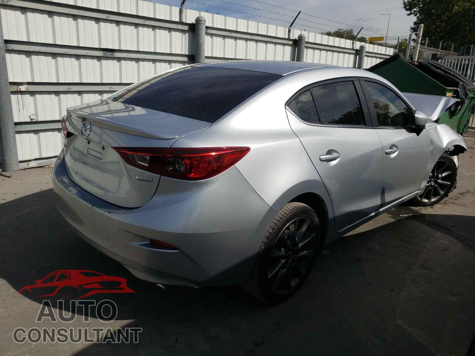 MAZDA 3 2018 - 3MZBN1V32JM207617