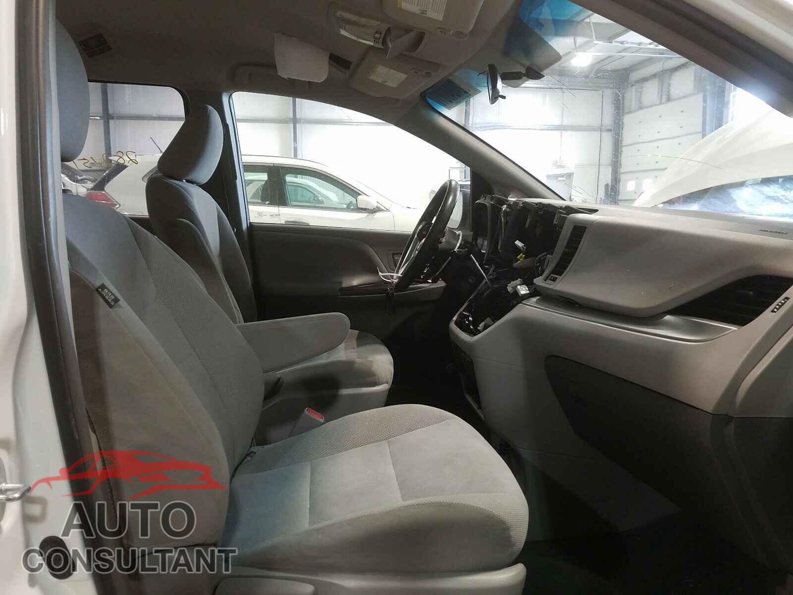 TOYOTA SIENNA 2017 - 5TDZZ3DC2HS790929