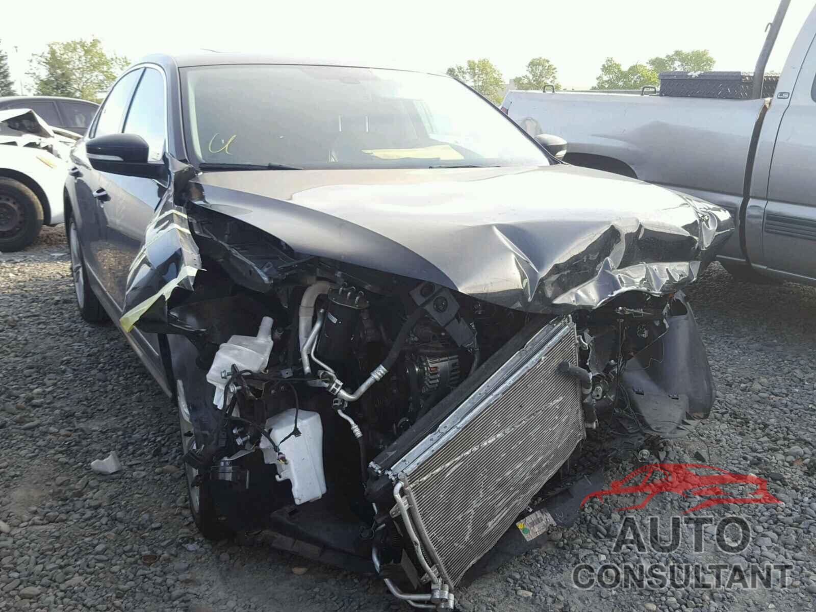 VOLKSWAGEN PASSAT 2015 - 1VWCV7A30FC121647