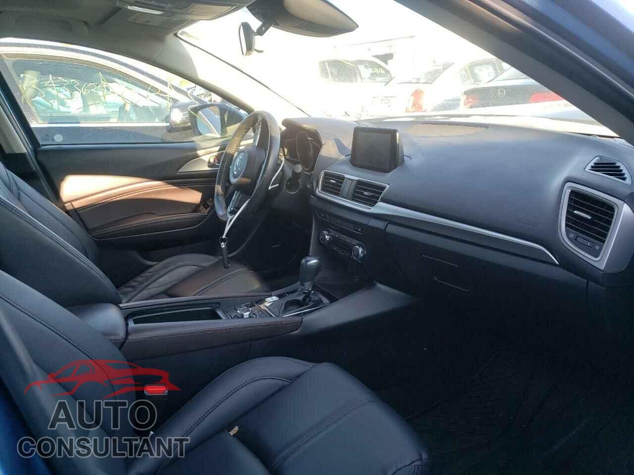 MAZDA 3 2018 - 3MZBN1V32JM255599