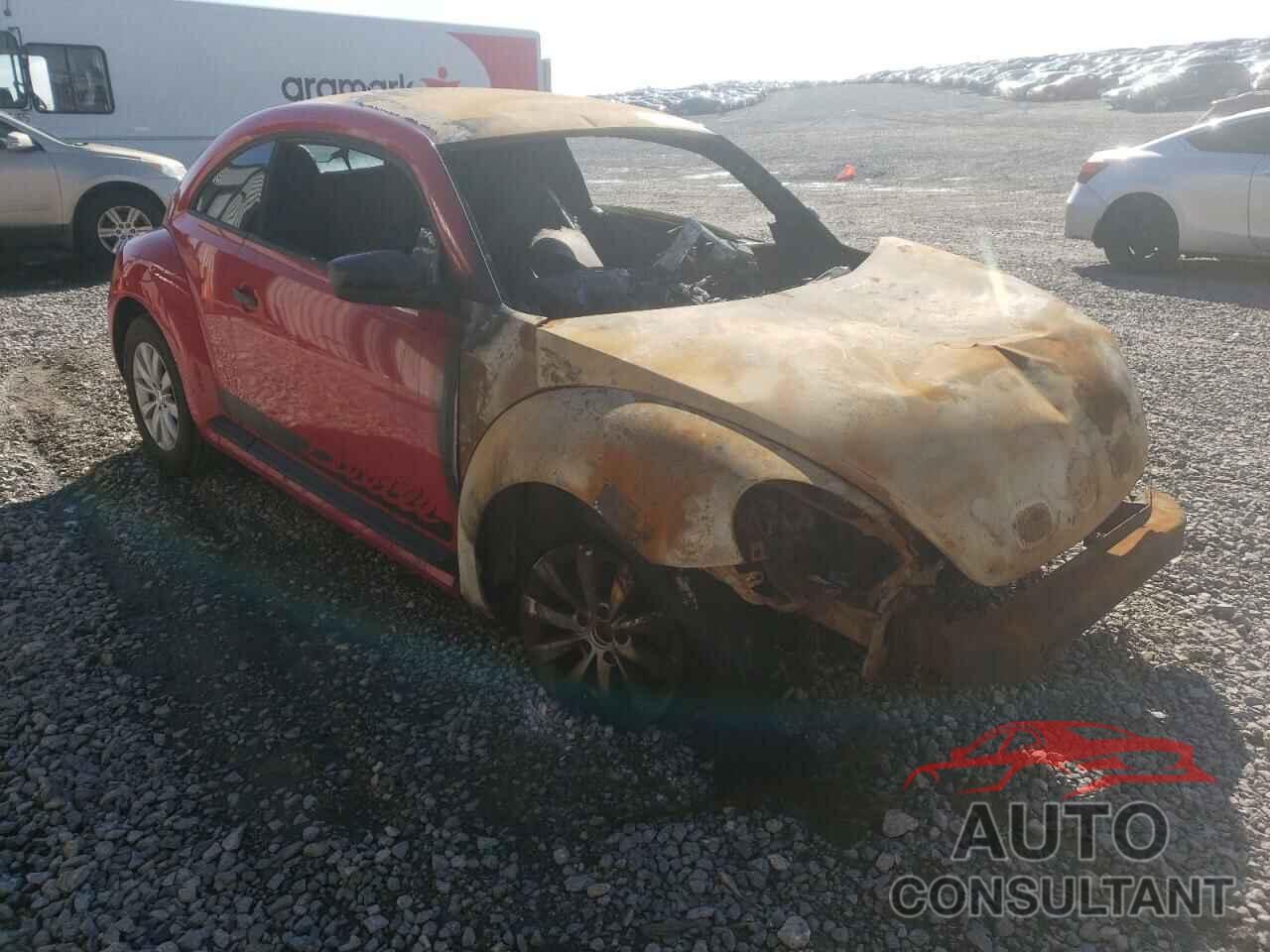 VOLKSWAGEN BEETLE 2018 - 3VWFD7AT3JM702843