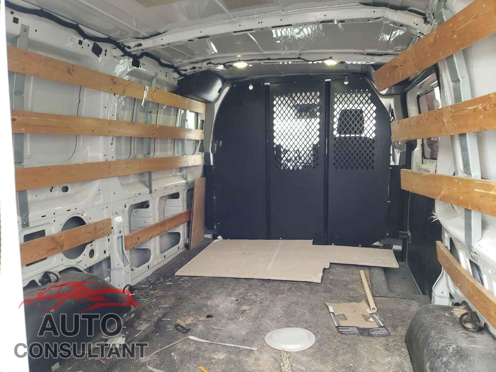 FORD TRANSIT CO 2017 - 1FTYR1YM0HKA99988