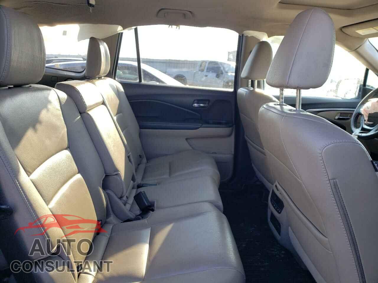 HONDA PILOT 2017 - 5FNYF6H59HB079735