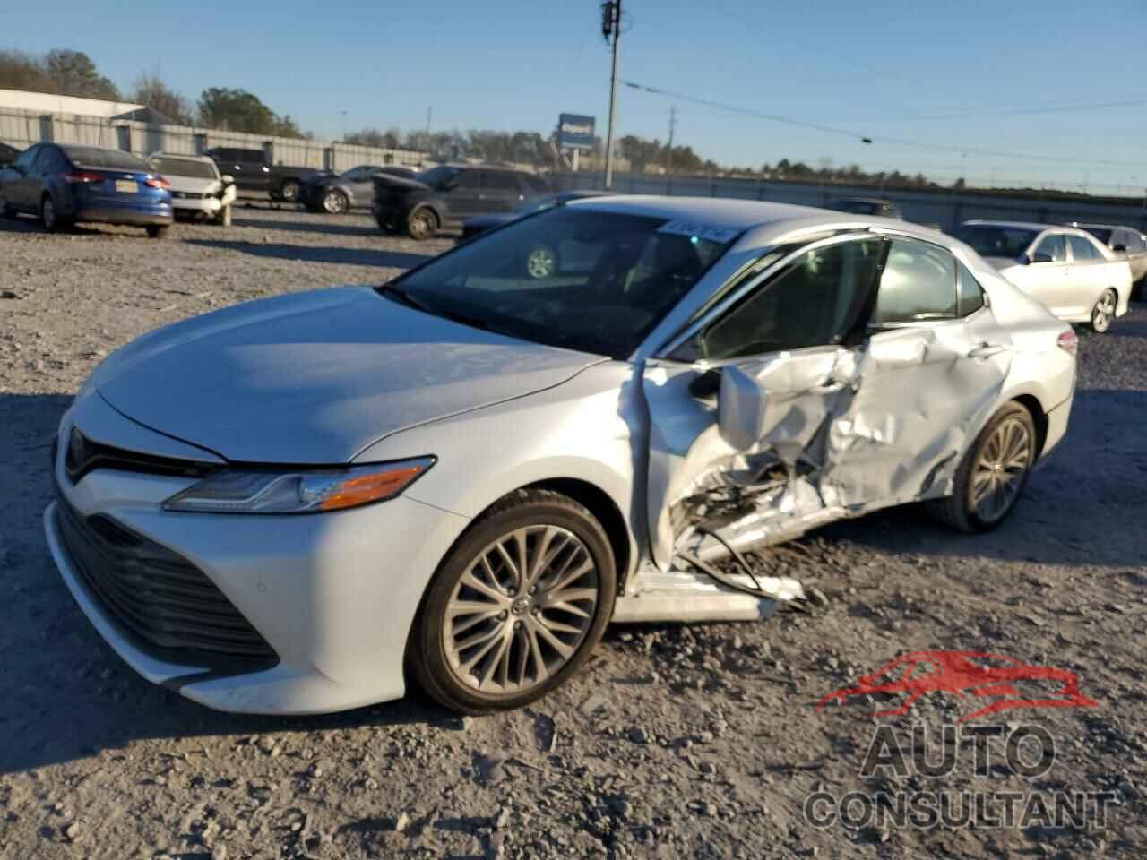TOYOTA CAMRY 2018 - 4T1B11HK9JU663557