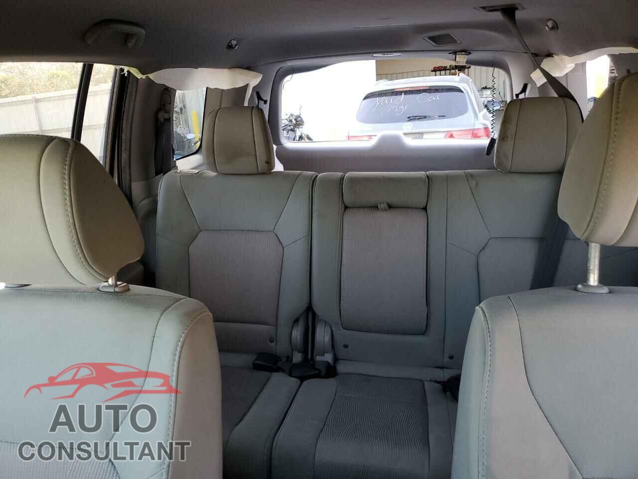 HONDA PILOT 2015 - 5FNYF3H48FB007525