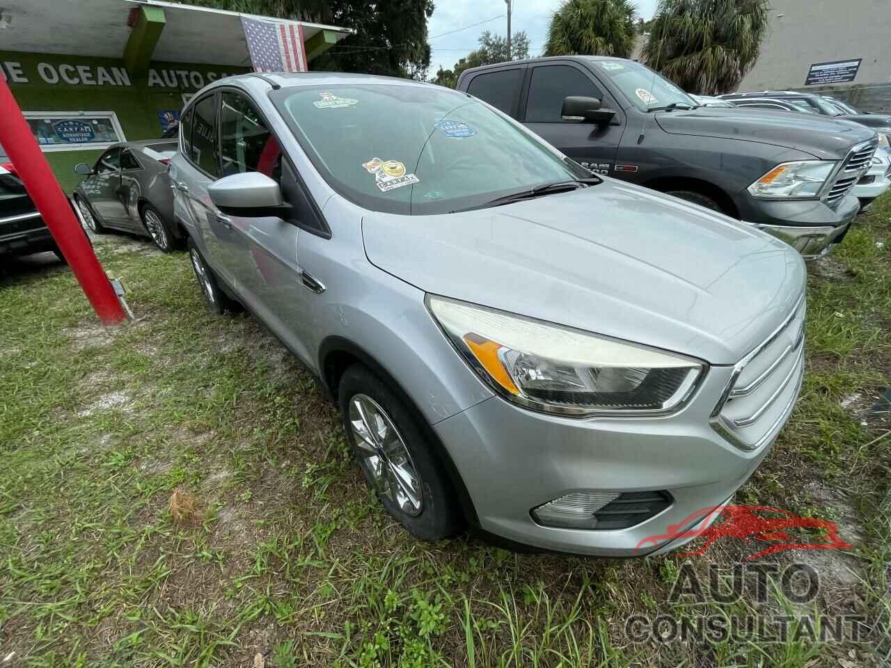 FORD ESCAPE 2017 - 1FMCU0G91HUA29142